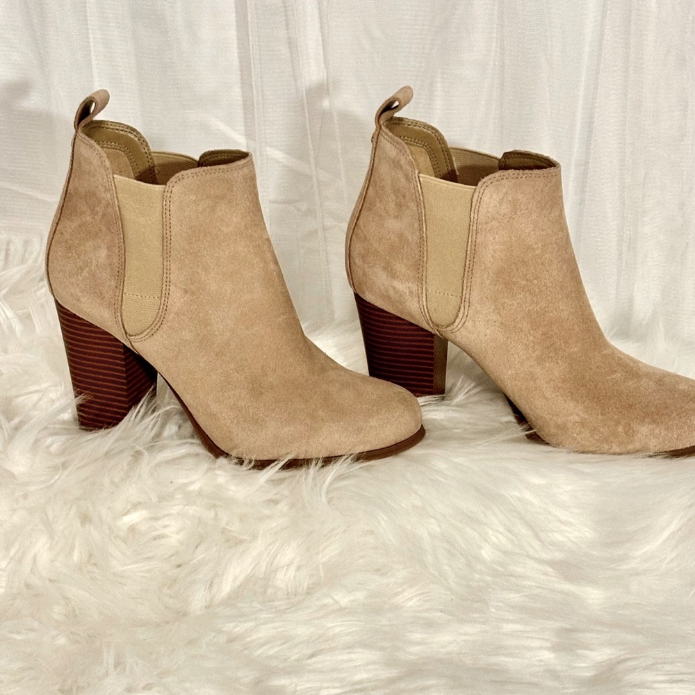 NWOT Michael Kors Women's Evaline Pull-On Ankle Dress Booties-tan suede